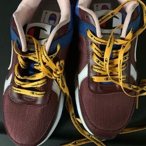 NEVER BEEN WORN !! Champion gym shoes